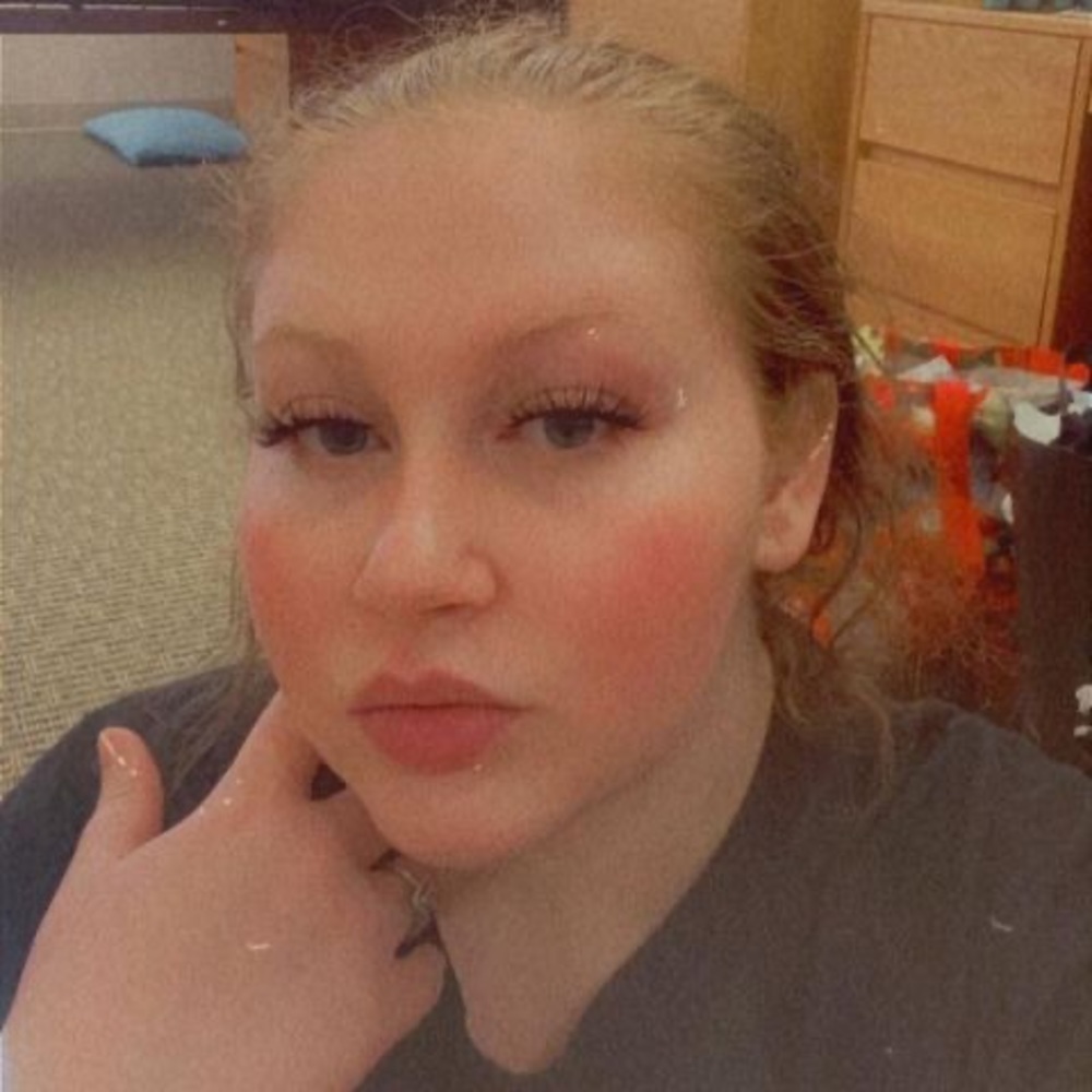 Meet your Posher, Cassandra